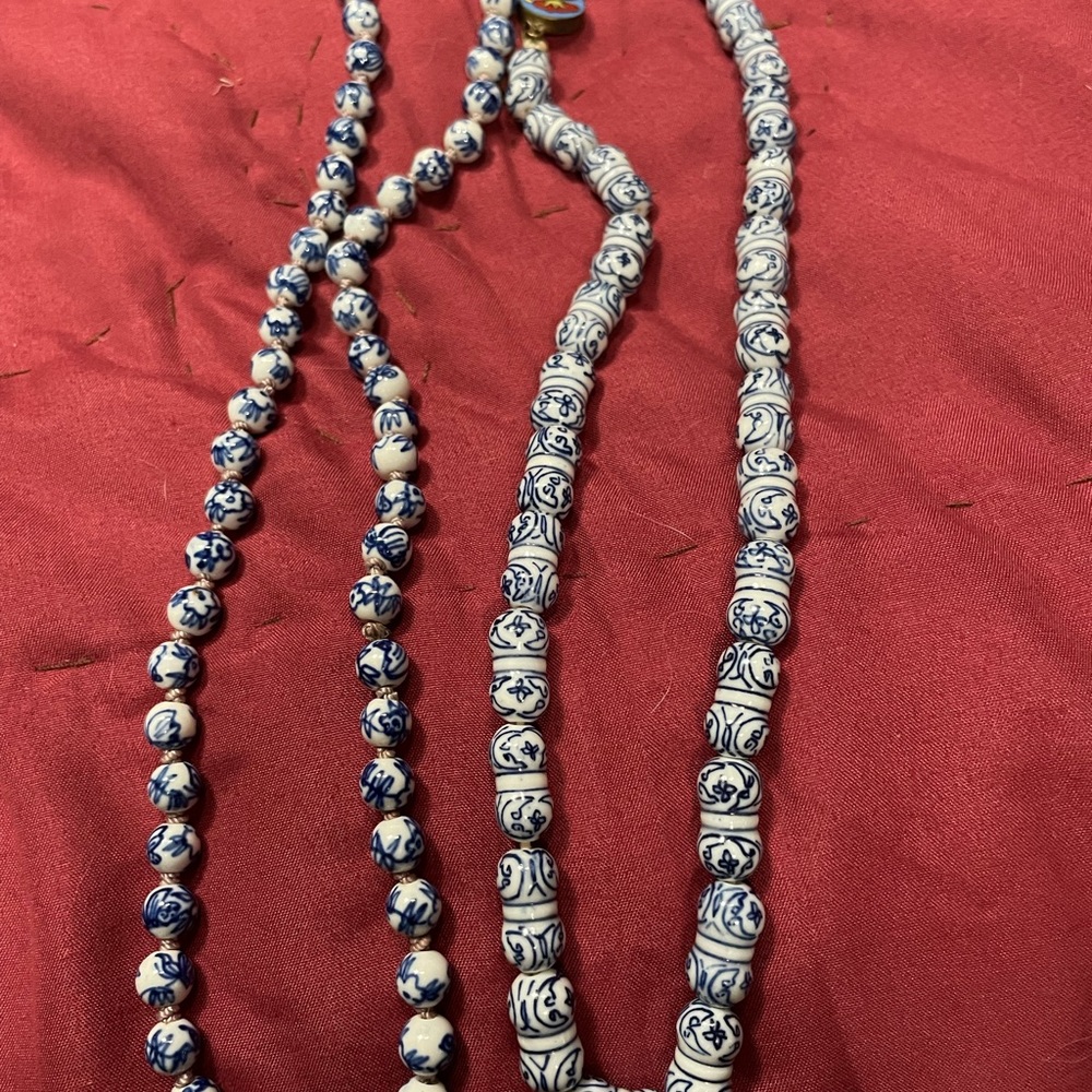 Chinese handpainted beads necklace - Picture 3 of 3